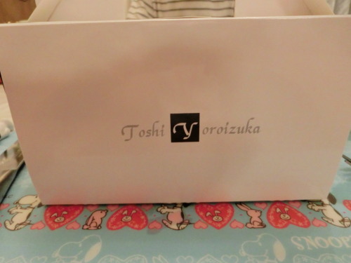 Ｔｏｓｈｉ　Ｙｏｒｏｉｄｕｋａ　ＴＯＫＹＯ　ケーキ箱.jpg