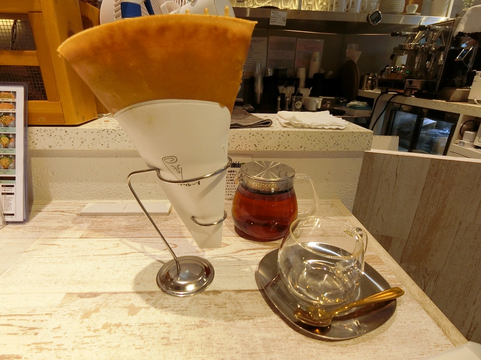 ナカミチクレープ　チーズツナカレー＆セイロンティー.JPG