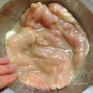 130123鶏ハムづくりの仕込み - 4 すりこむ作業終了時