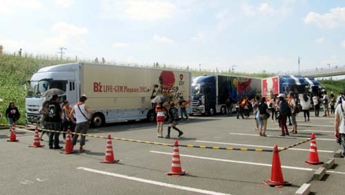 ENDLESS SUMMER 日産スタジアムとツアートラック 7.JPG