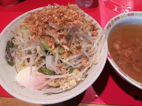 20130525_ラーメン二郎府中店小つけ麺、温泉玉子と揚げ葱web.JPG