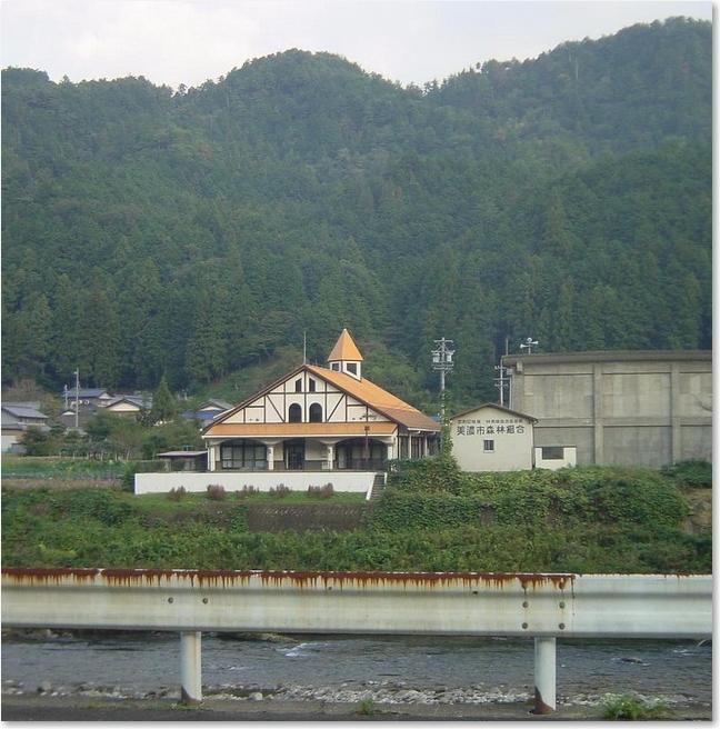 34川の向こうに