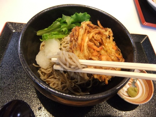 堀之内１丁目・ お食事処ごはんどきの冷やしかき揚げそば550円２20130427.JPG