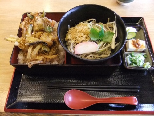 一ツ家１丁目・まるか家のホタテかきあげセット980円