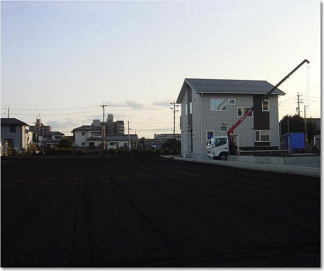 19広くて黒い畑