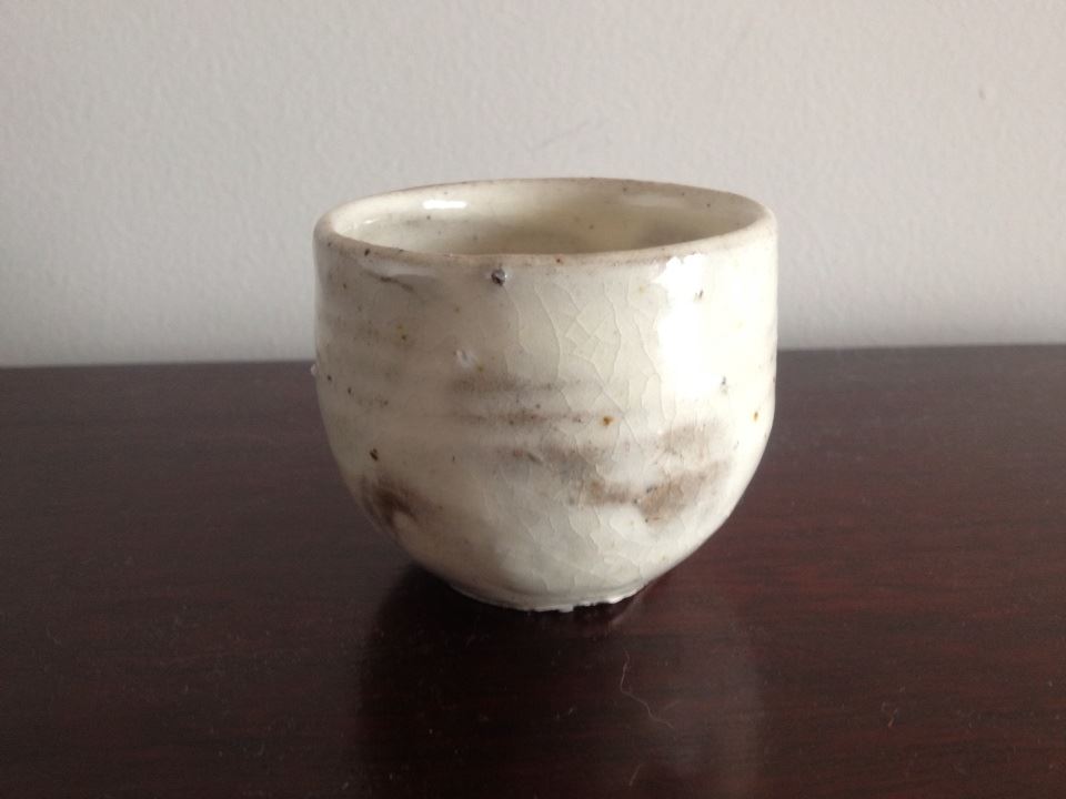 週末陶芸。<br />2014.5 粉引ぐい呑。<br />ぽってりした形は兎も角、焼きは少し甘い。