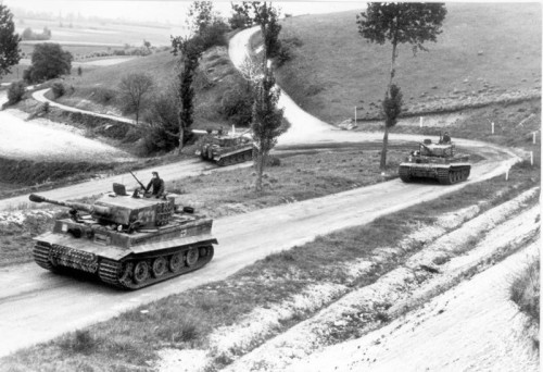 Bundesarchiv_Bild_101I-299-1804-11,_Nordfrankreich,_Panzer_VI_(Tiger_I).jpg