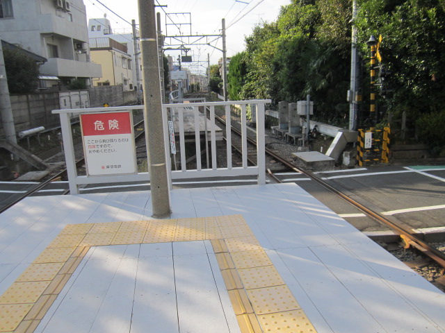 九品仏駅の端
