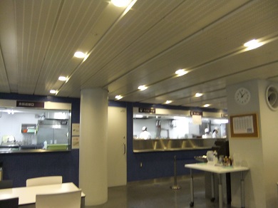 TDU東京千住キャンパス学生食堂の店内20130704.JPG