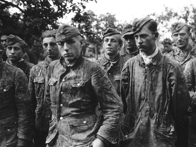 800px-German_prisoners_SS-Panzerdivision_Totenkopf.jpg