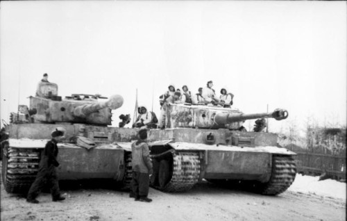Bundesarchiv_Bild_101I-277-0846-10_Russland_Panzer_VI_Tiger_I.jpg
