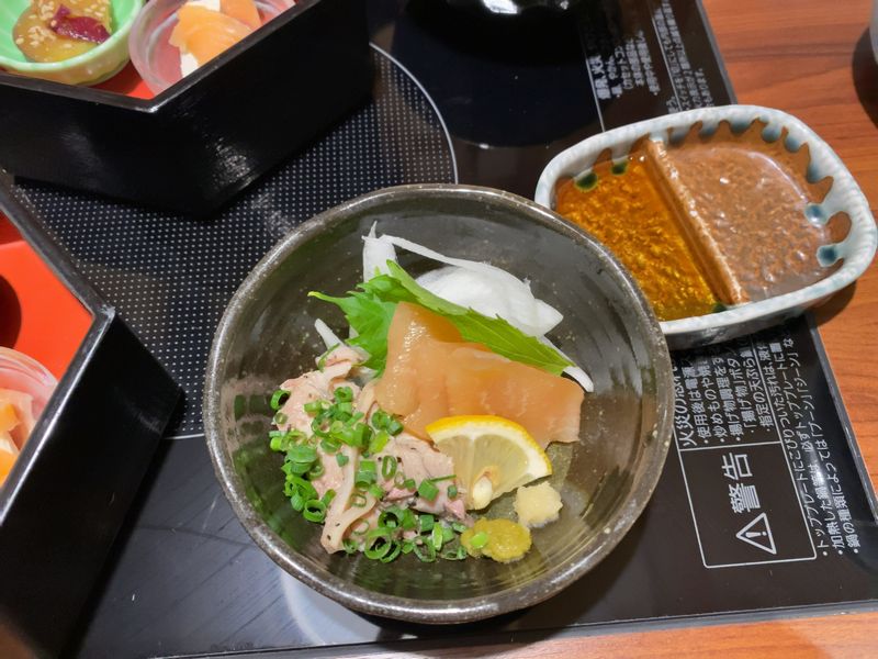 水炊き_03_華味鳥生ハムと親鳥たたき.jpg