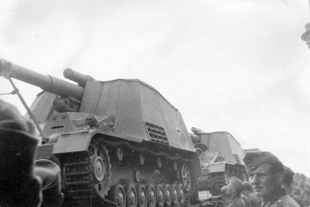 Hummel_german_self_propelled_artillery.jpg