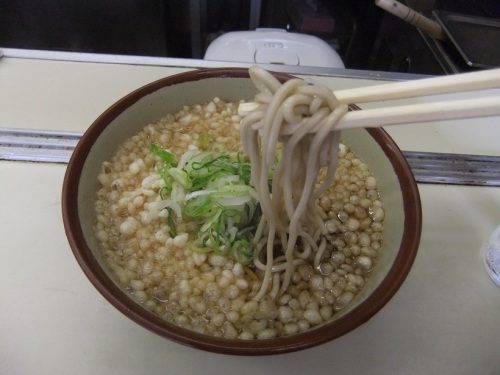 桐生駅そばのたぬきそば２20120629.JPG