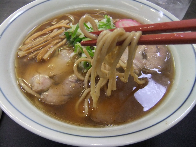 らーめん山頭火旭川本店のそばラーメン２20120521.JPG