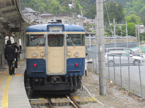 奥多摩駅ので115系
