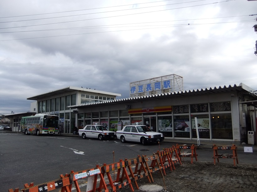 ヤマザキＹショップ伊豆長岡駅店そばコーナー１20131223.JPG