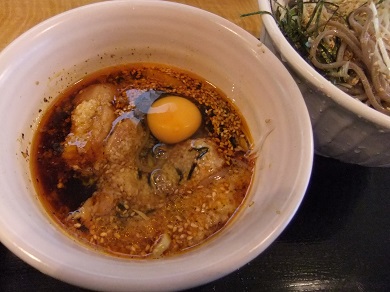 なぜ蕎麦にラー油を入れるのか。＠東新宿のとろろ鶏そば(大)３