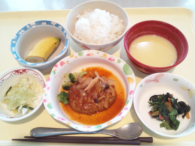 煮込みハンバーグ