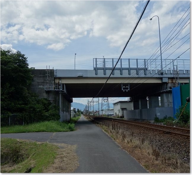 23東名阪をくぐる