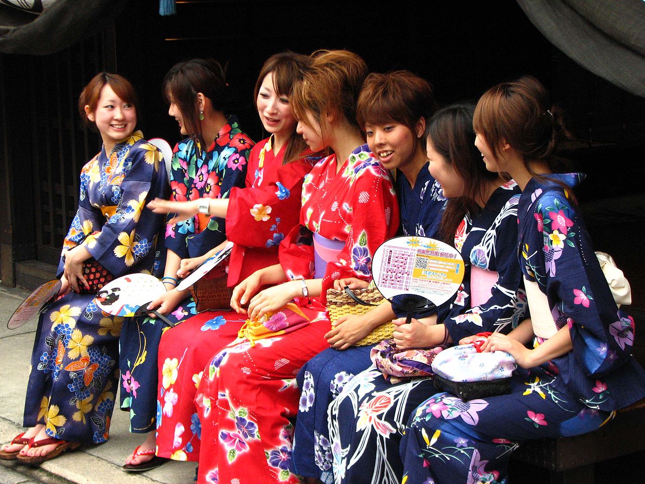 Girls_in_kimonos.jpg