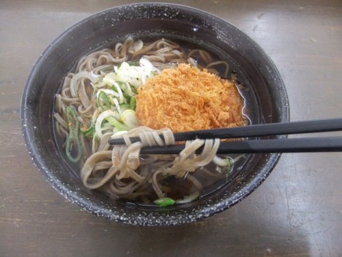 そば千＠デイリーヤマザキ上諏訪駅前店のコロッケそば２20130330.JPG