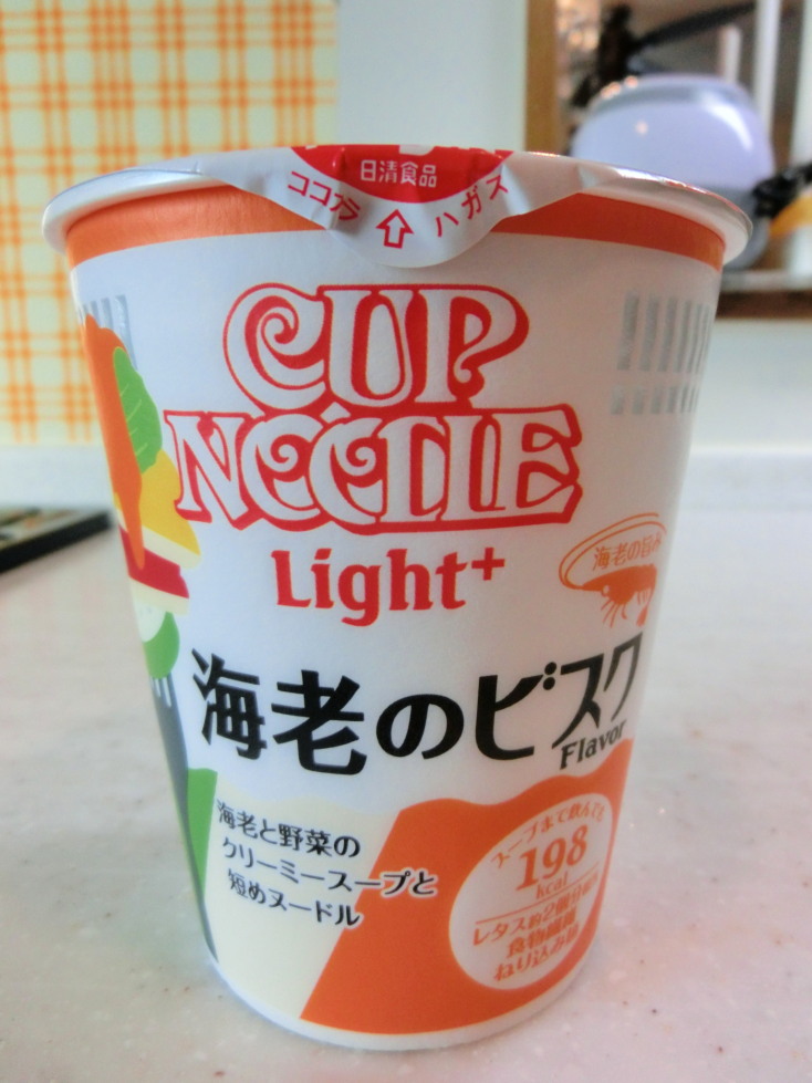 日清食品　カップヌードルＬｉｇｈｔ　海老のビスク　側面.jpg