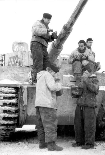 Bundesarchiv_Bild_101I-277-0846-08_Russland_Panzer_VI_Tiger_I.jpg