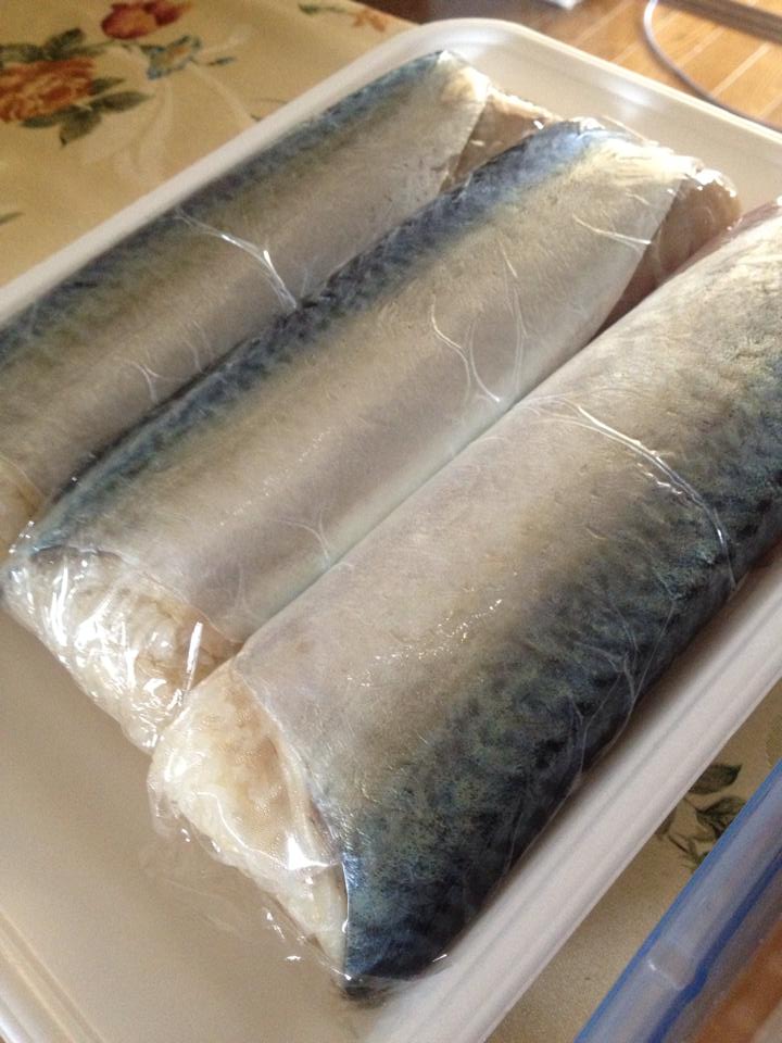 メニューは、たたき牛蒡、ローストビーフ、鯖の棒寿司。<br />つまみ食いが楽しいですね。