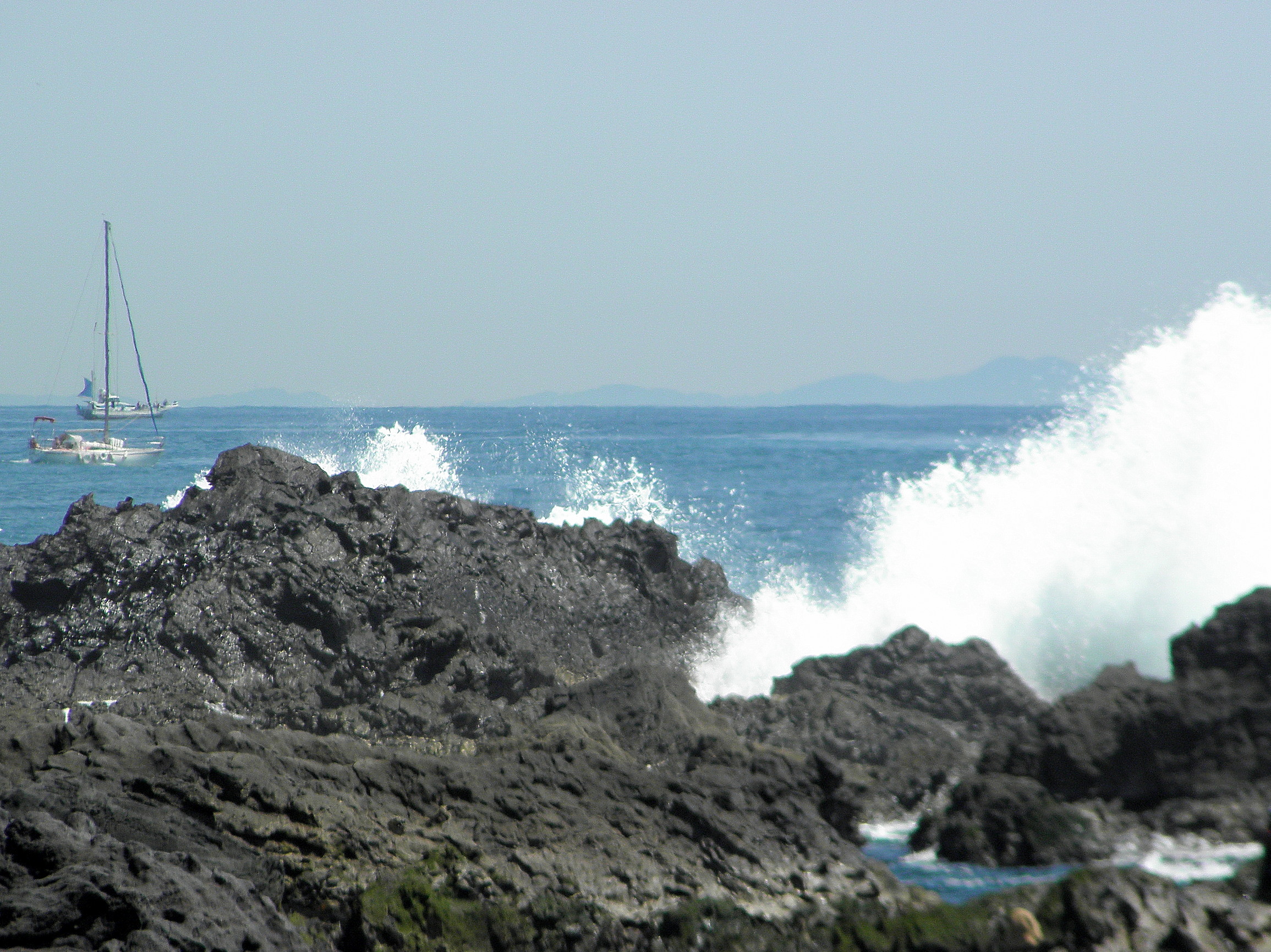 真鶴岬と波１　12.05.05.jpg