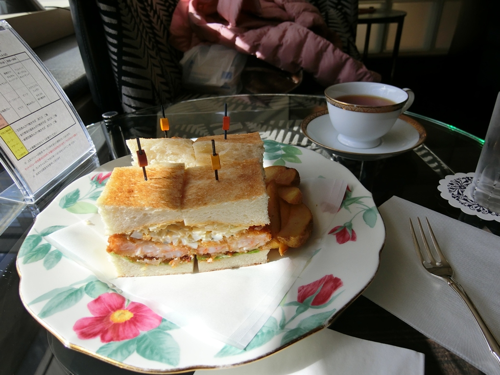 バー・ラウンジ ＬＥＶＥＬⅩⅩⅠ　'25.11海老カツタルタルホットサンド＆ホットティー.JPG