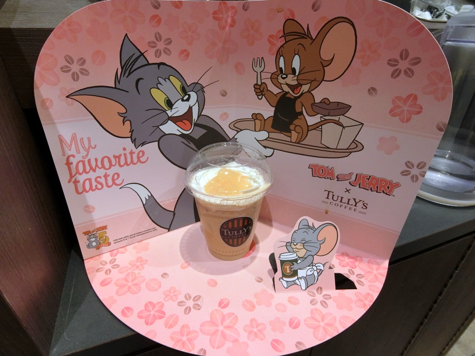 ＴＵＬＬＹ’Ｓ　ＣＯＦＦＥＥ　桜香るピーチメルバロイヤルミルクティー　映えスポット.JPG