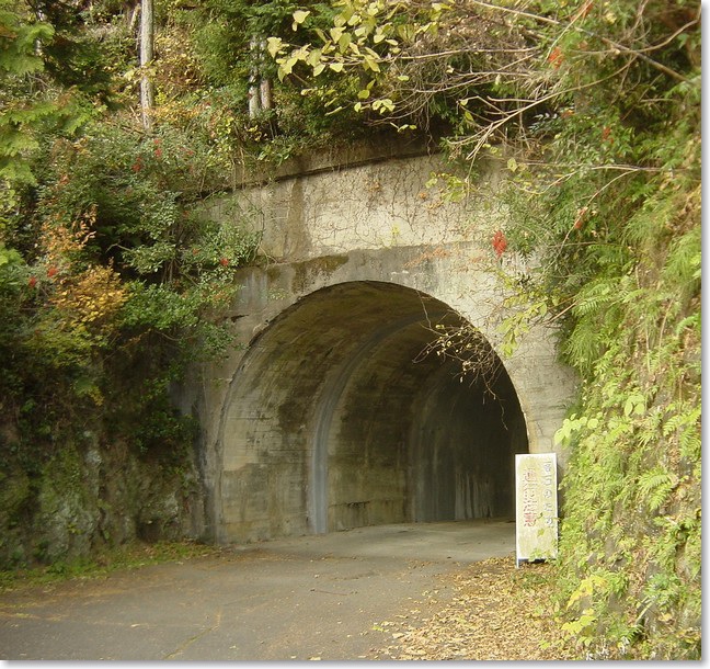 31旧道のトンネル