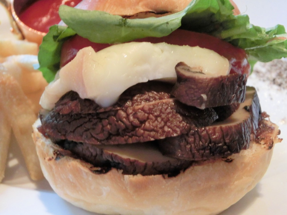 ポートベロ マッシュルーム バーガー　バーガー　側面.jpg