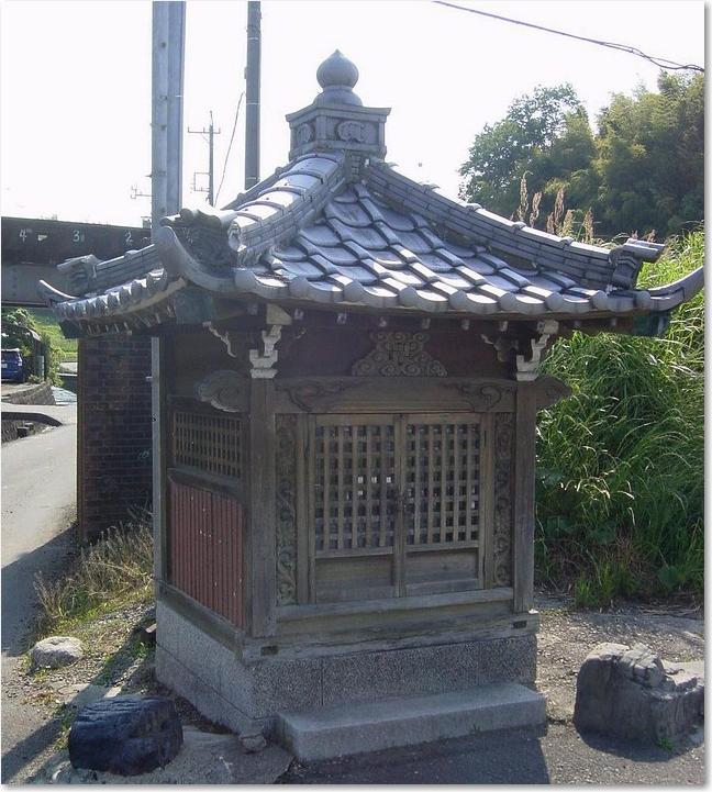 40架道橋横の祠