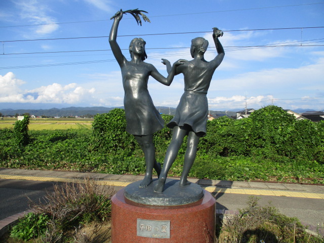 平田の里ブロンズ像