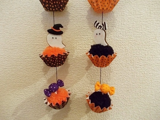 ポンポンカップケーキの縦型ガーランド