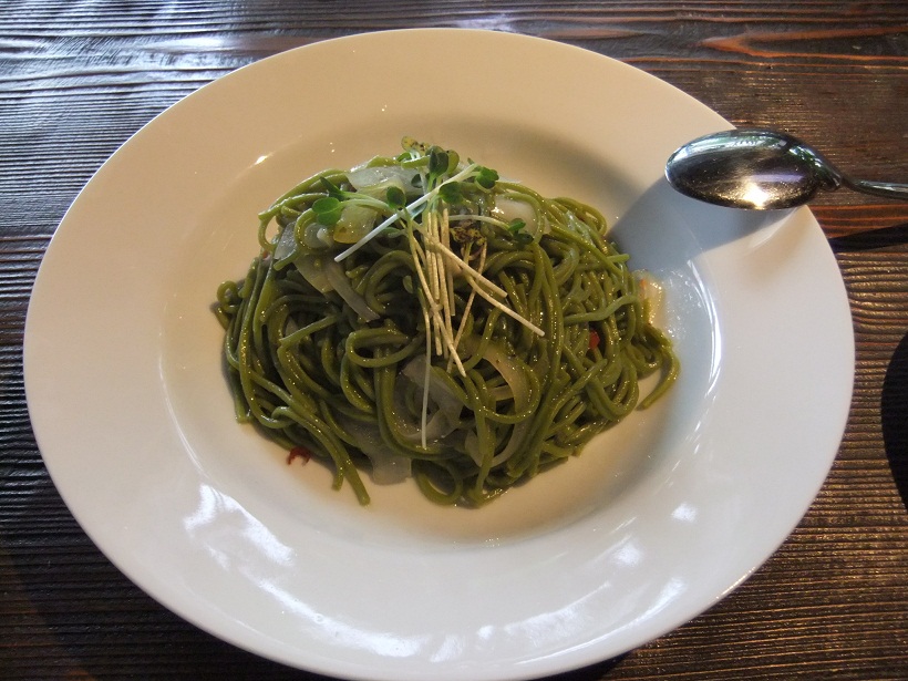 カラソルリゾート ダイニング＠池袋の茶そばのペペロンチーノ１20120306.JPG