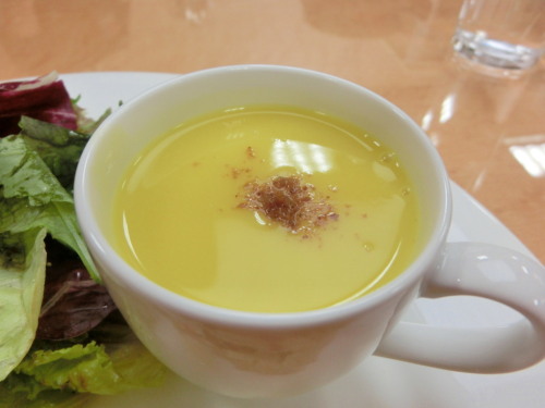 エディアール　サーモン・ズッキーニ・クリームチーズのキッシュ　スープ.jpg