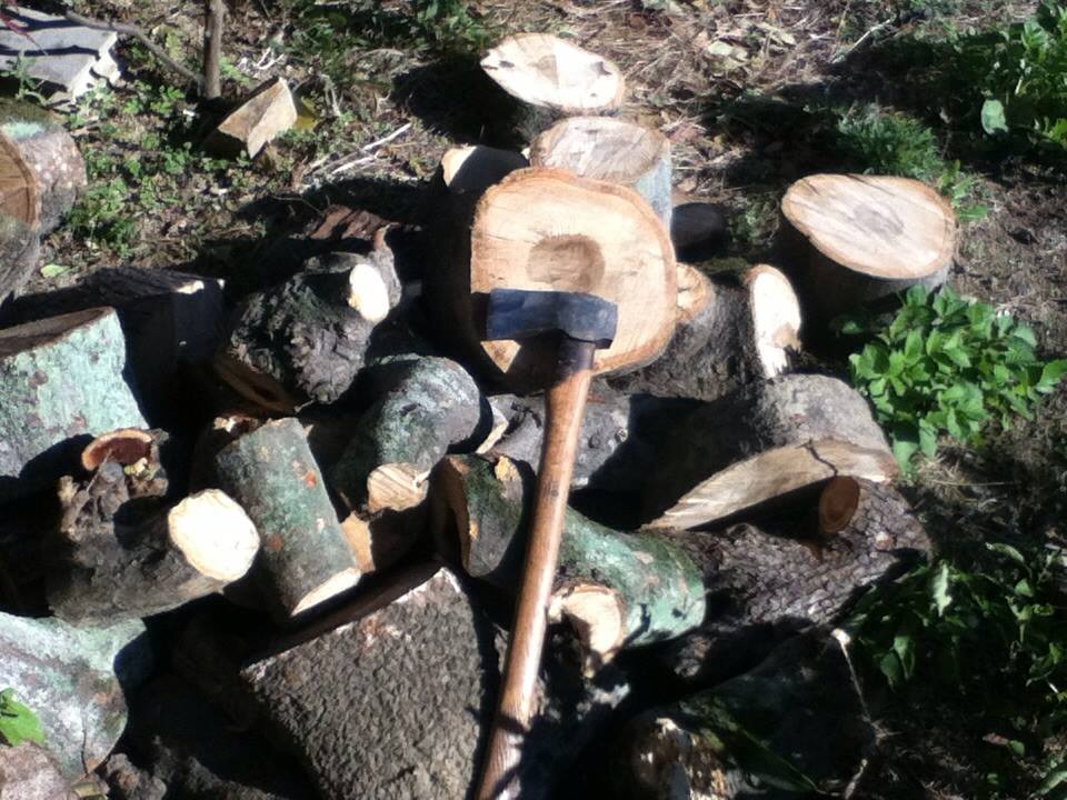 薪割り開始だ。