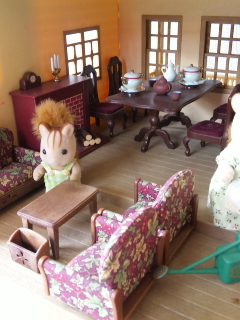 緑の丘のすてきなお家