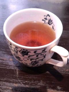 唐草模様のカップの紅茶2017