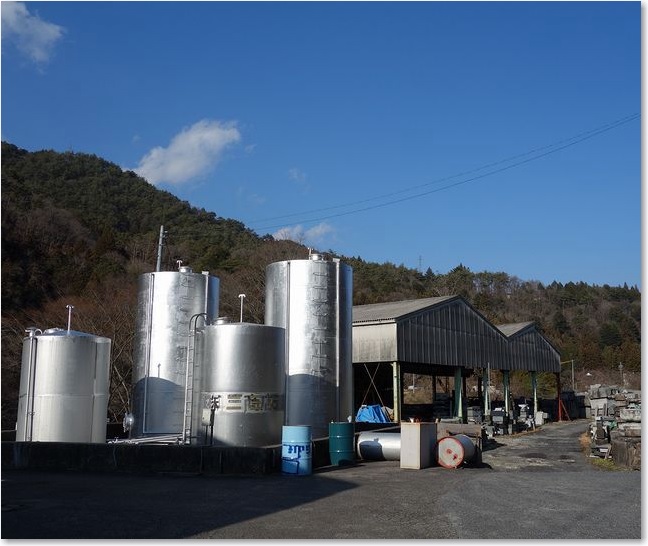 60ピカピカのタンク群