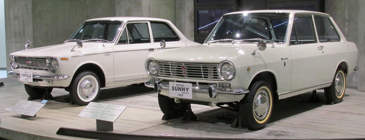 1966カローラKE10サニーB10.JPG