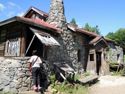 06 北の国から　石の家.jpg