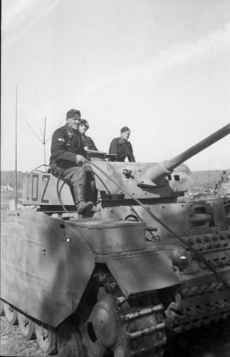 Bundesarchiv_Bild_101I-022-2922-14,_Russland,_Panzer_III.jpg