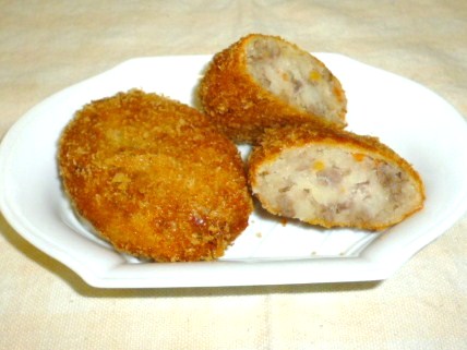 我が家の肉じゃがコロッケ.JPG