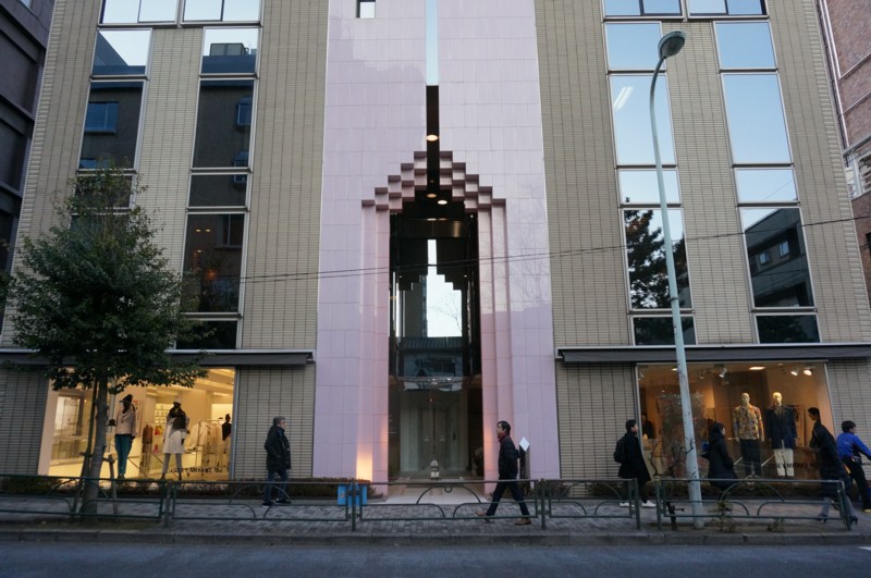 ３．ISSEY MIYAKE：VINGTSEPビル-02D 1701qr.jpg