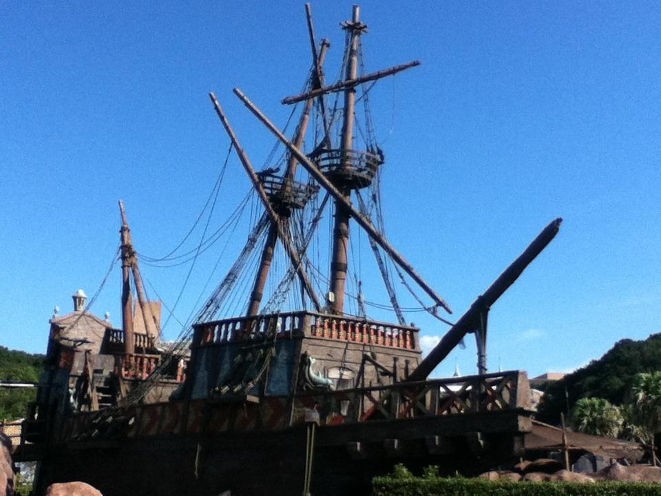 スペイン村の海賊船