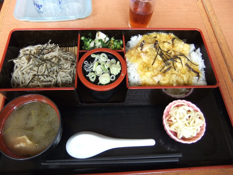 谷中２丁目・ほまれの親子丼＆ミニざるそば20120630.JPG